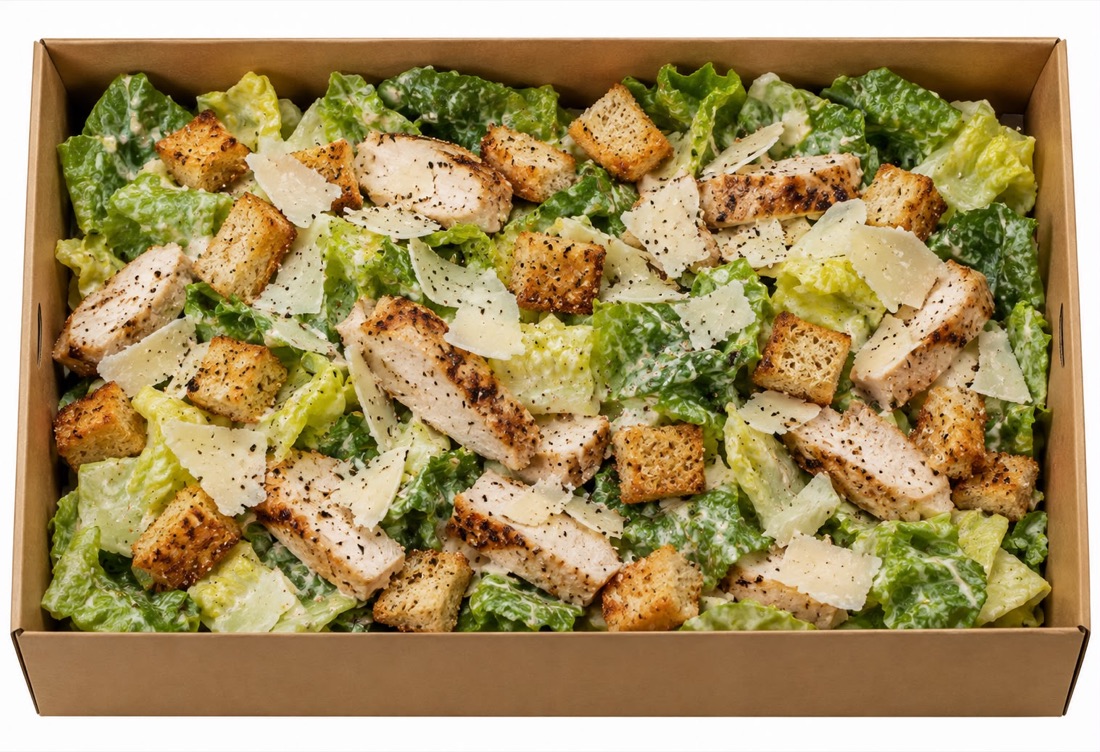 Salad box with grilled chicken, cos, croutons and parmesan